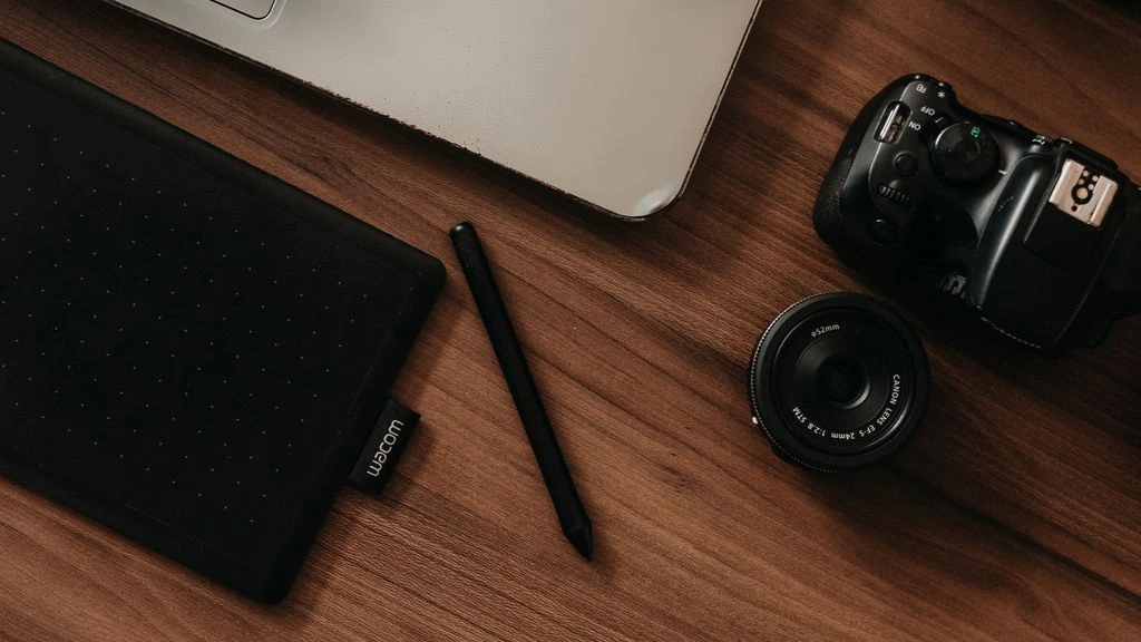 Documentary still life of a laptop displaying a BR2H dashboard with serif numerals, illustrating the care-team surface where scored cohorts are reviewed.